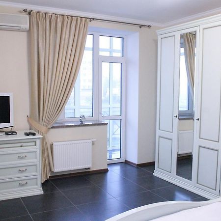 Apartment On Lukyanovska เคียฟ ภายนอก รูปภาพ