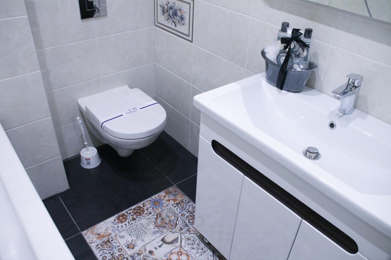 Apartment On Lukyanovska เคียฟ ภายนอก รูปภาพ
