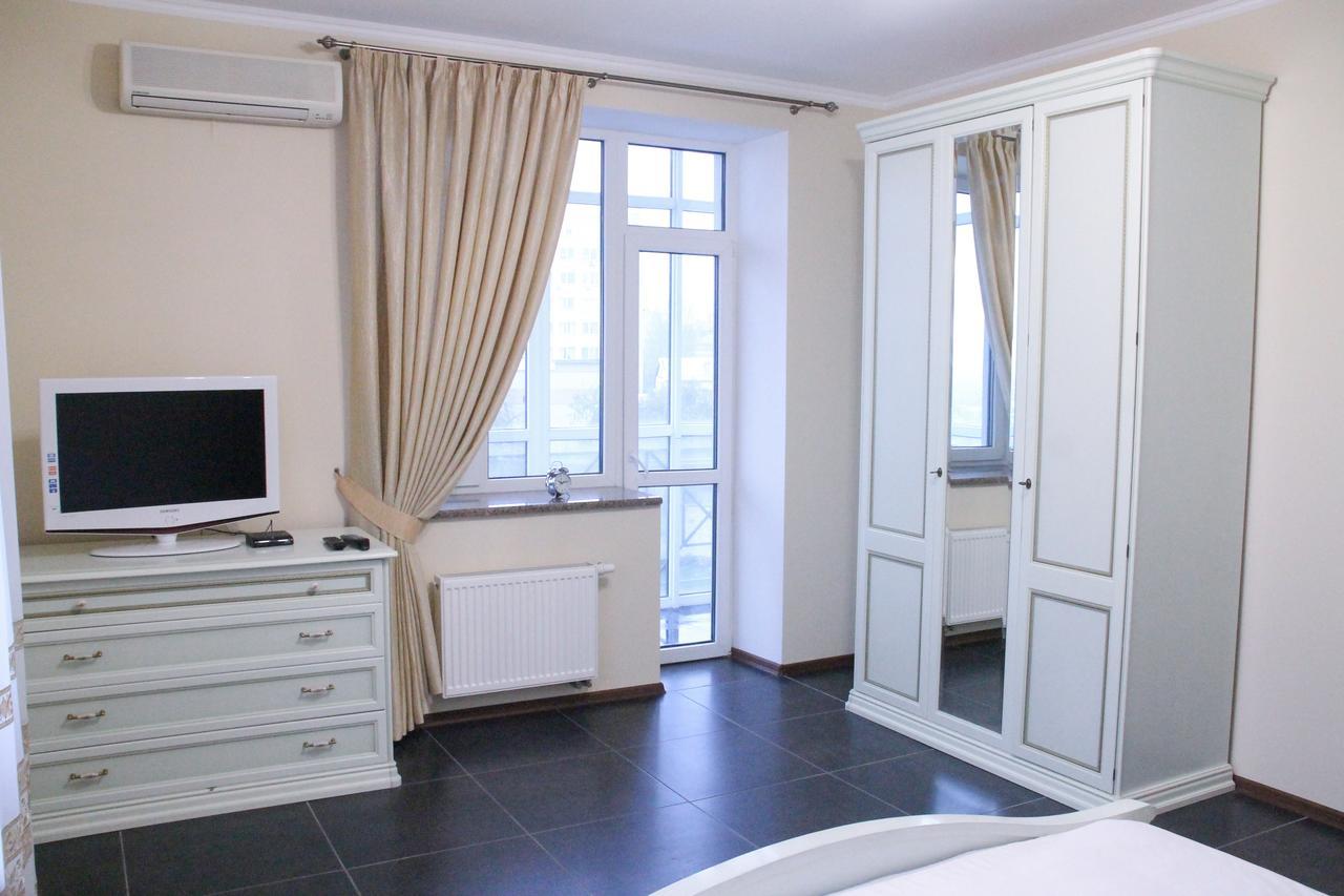 Apartment On Lukyanovska เคียฟ ภายนอก รูปภาพ