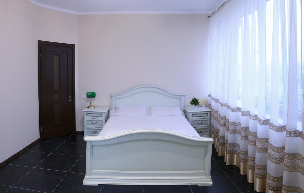 Apartment On Lukyanovska เคียฟ ภายนอก รูปภาพ