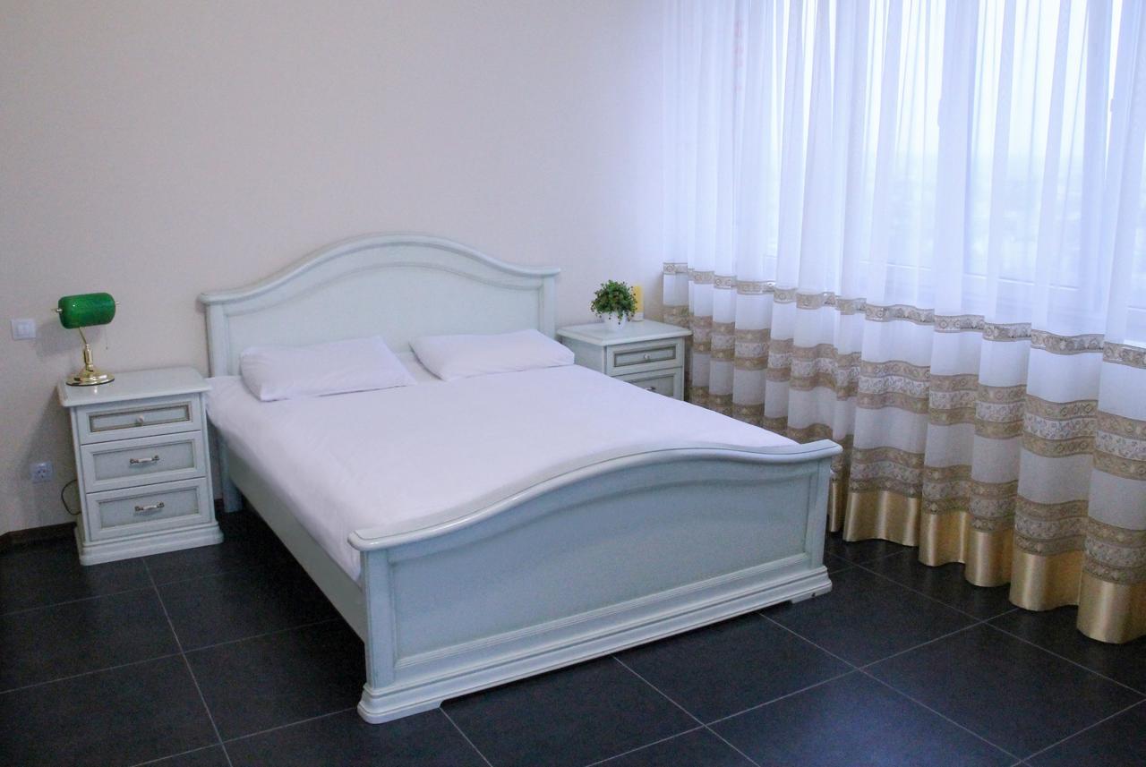Apartment On Lukyanovska เคียฟ ภายนอก รูปภาพ